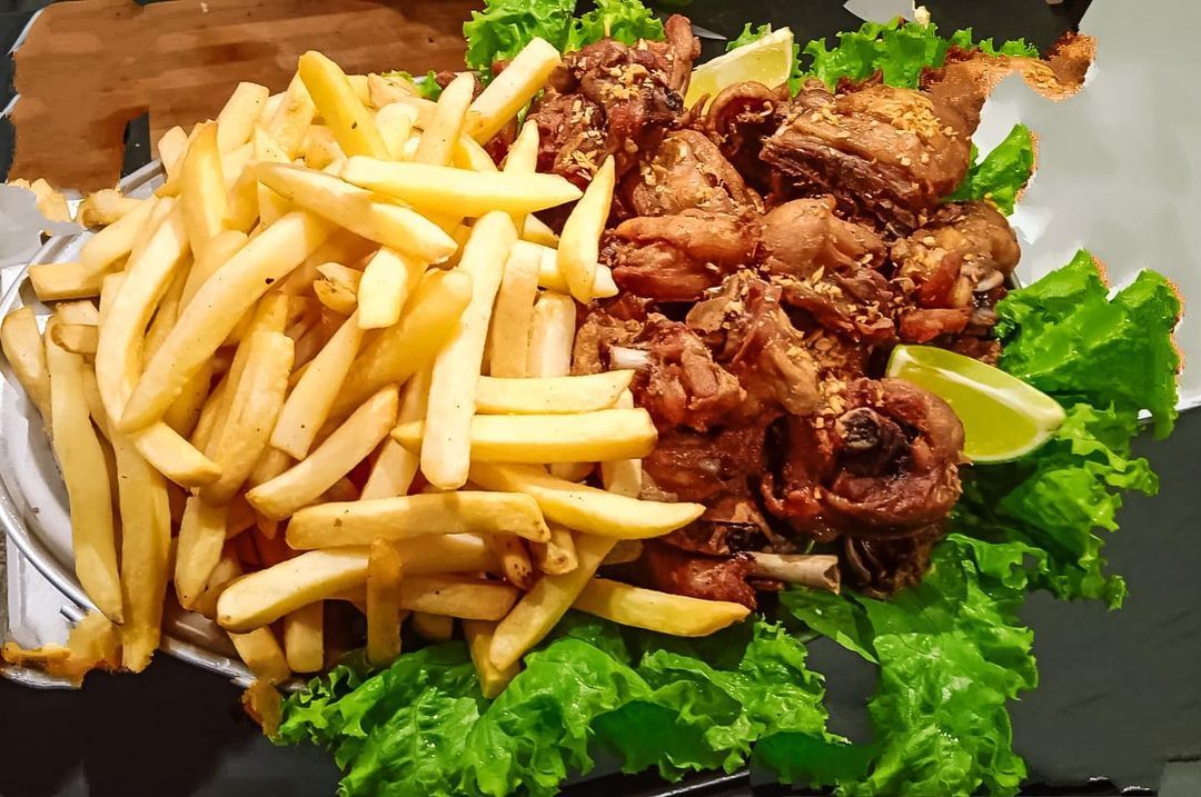 Frango A Passarinho Com Fritas